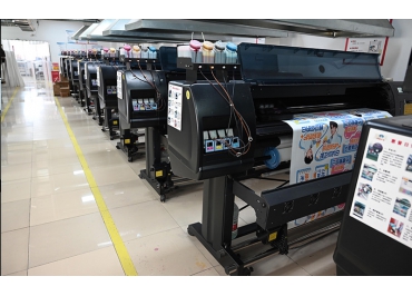 UV高精度彩白彩噴繪機(jī)共7臺(tái)